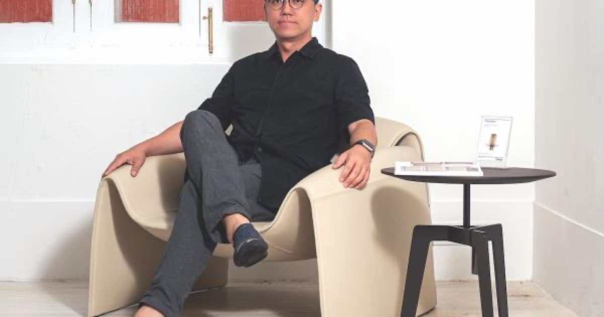 Design and Architecture on transitional spaces in Kee Jing Zhi's houses.